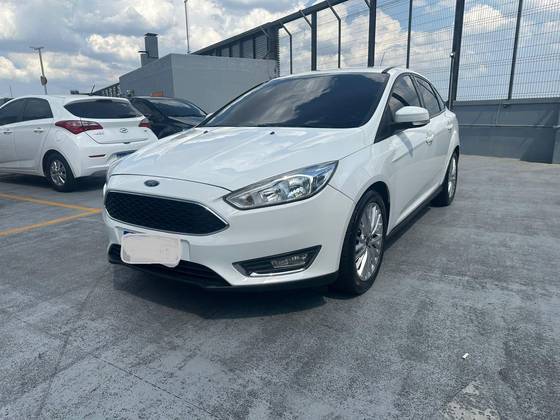 FORD FOCUS 2.0 SE FASTBACK 16V FLEX 4P POWERSHIFT